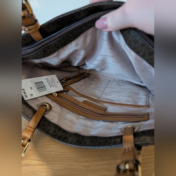 NWT Michael Kors Jet Set Tote - Picture 6 of 12